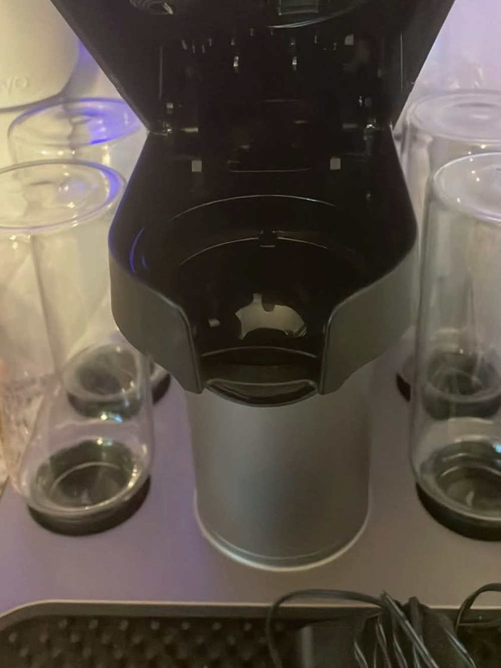 Bartesian 55300 Premium Cocktail Machine, Gray, 6 Container Mixing - WORKS - Picture 5 of 5